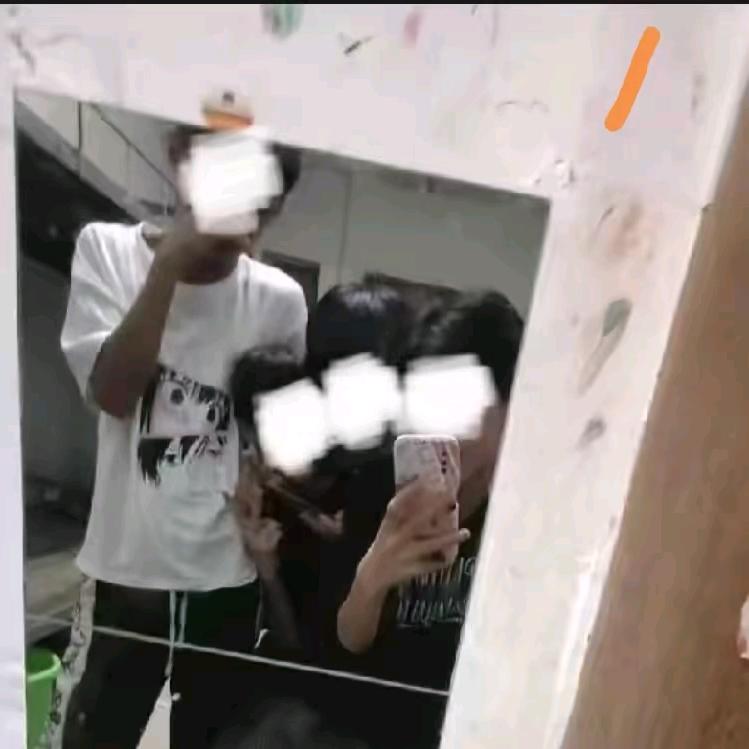 ：。