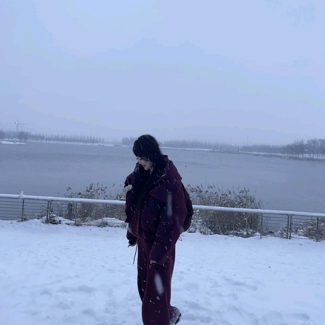 祥龙缘服饰  艾倪