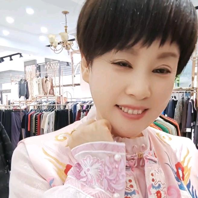 清原县诸氏方圆时尚女装玲子姐