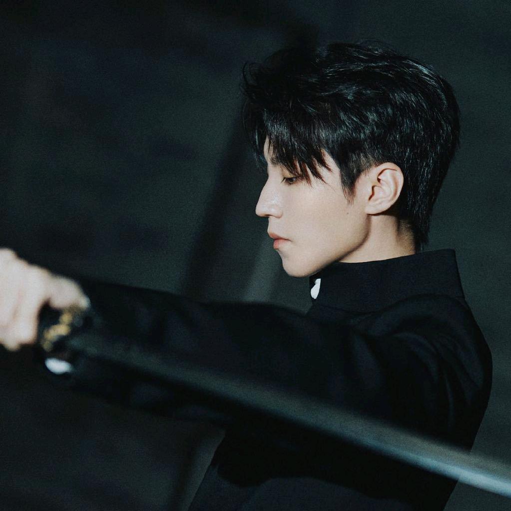 李辰宇^-