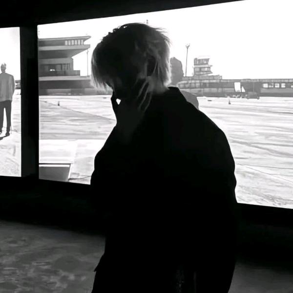 犹豫的年轻人i