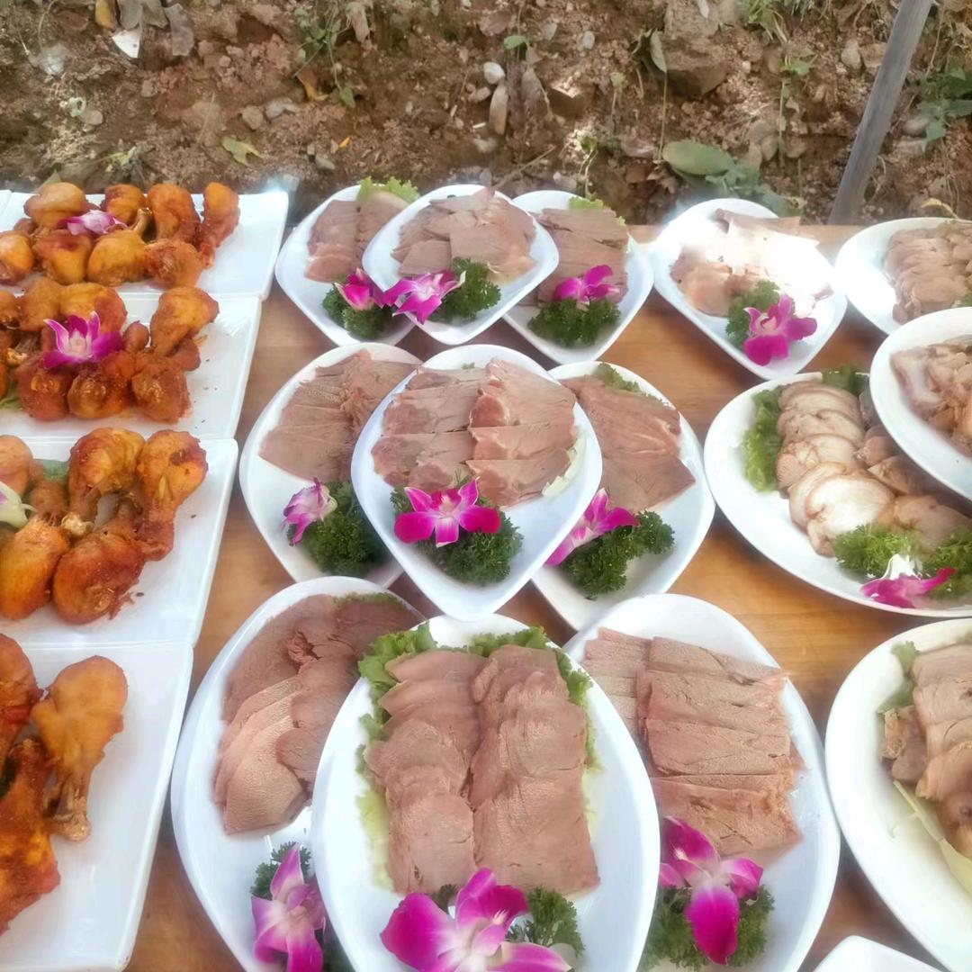 西张堡卢家村，卢高鹏餐饮服务公司