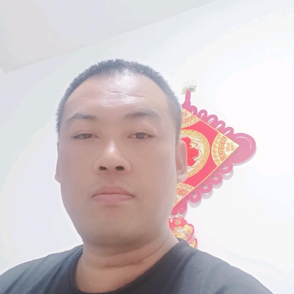 八月