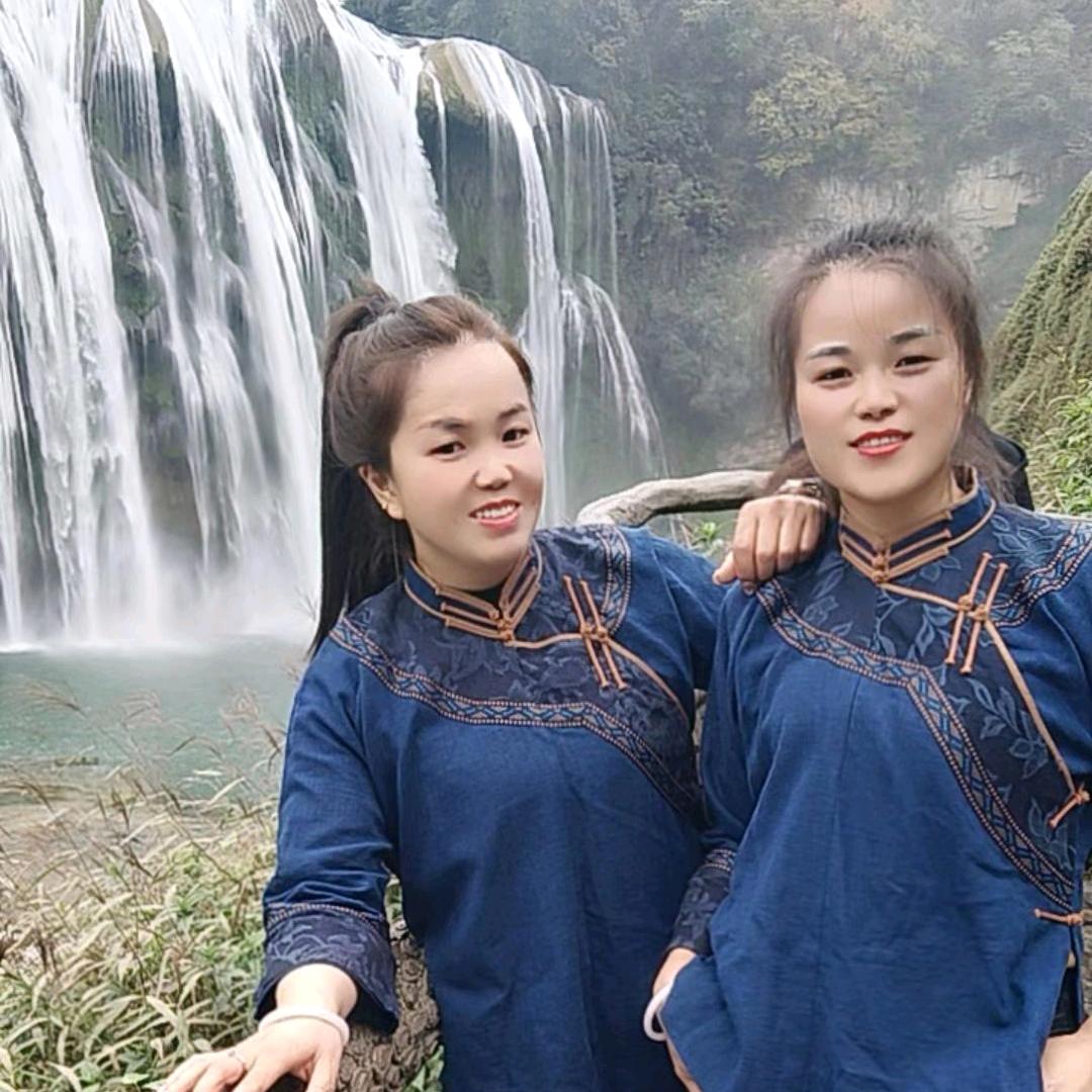 琼开心