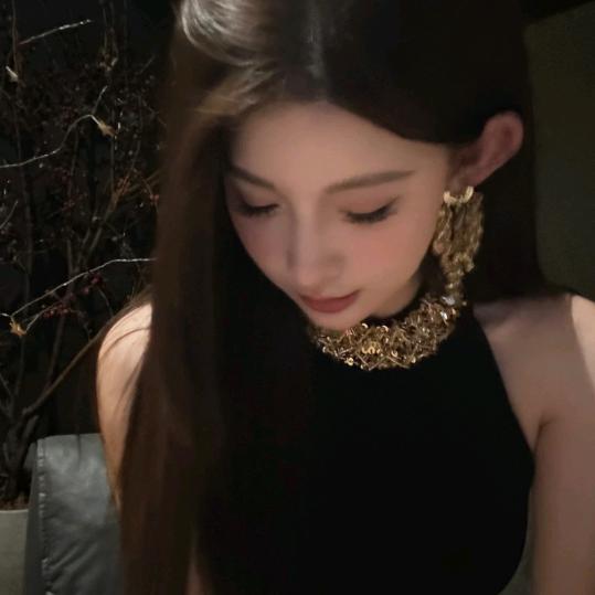 723