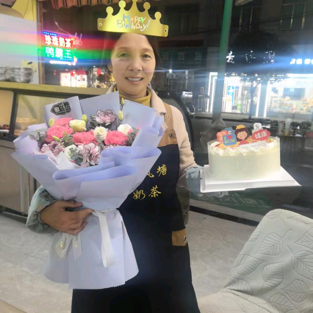 奶茶童装。彭姐