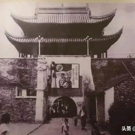 深自缄默