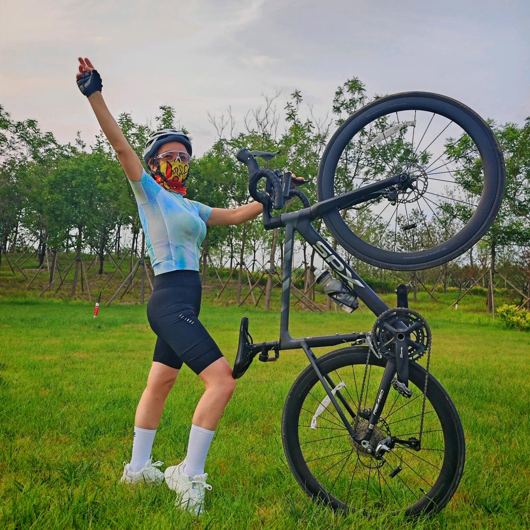 梓琛服饰个体店