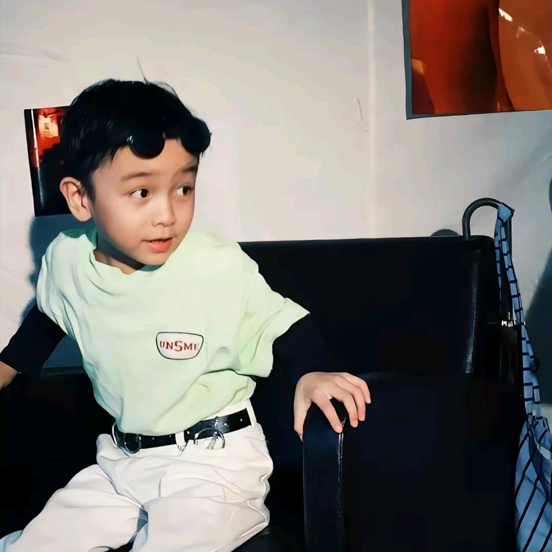 𝓚𝓻𝓲𝓼𝓶𝓲𝓵𝓮𝓼