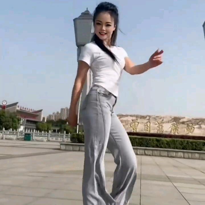 ꧁꫞伤感情歌🎤🕊️💞꫞꧂谁家的丫头