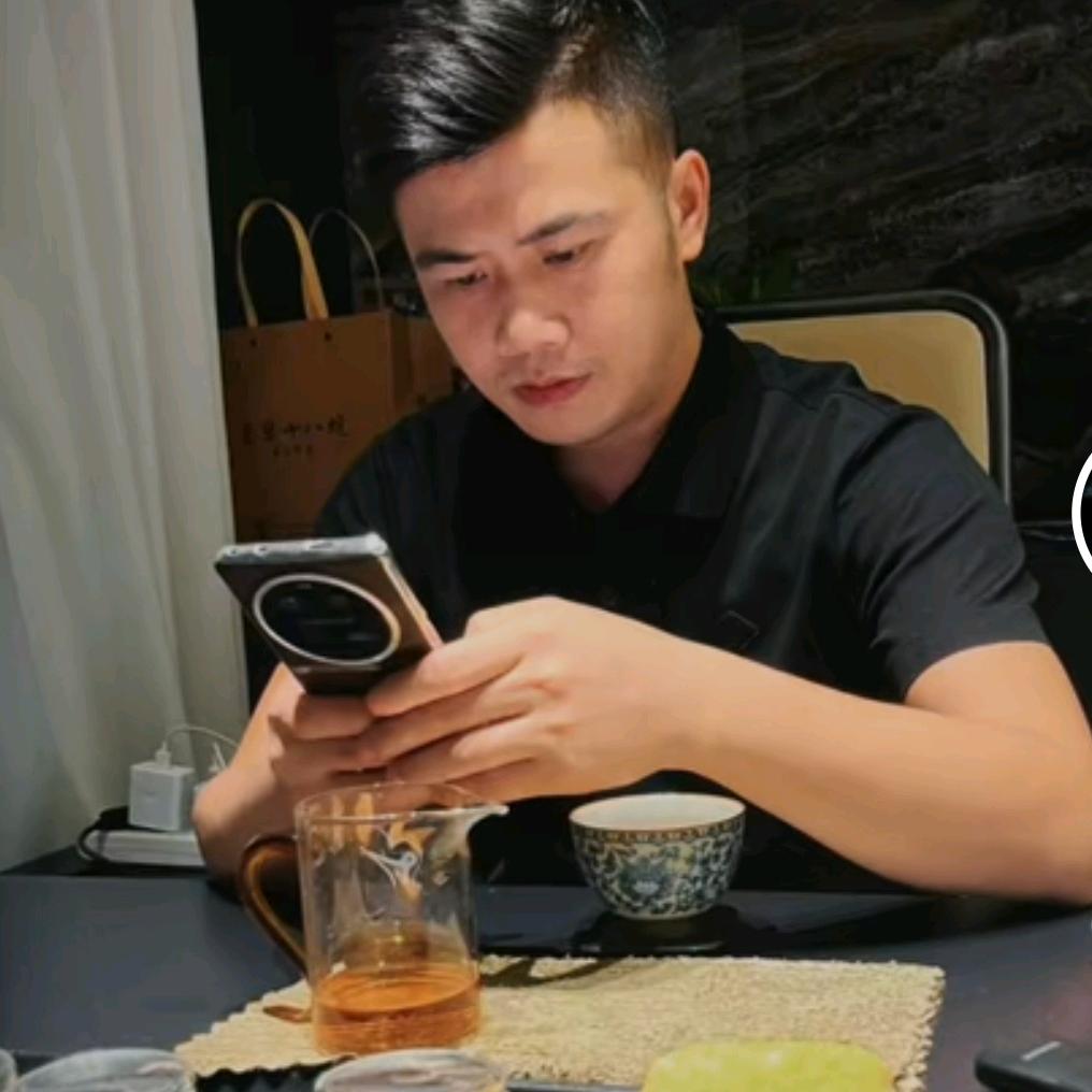 余摆摆。