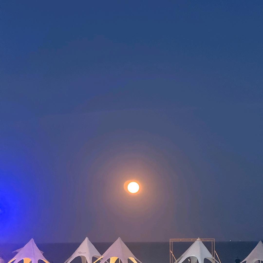海上生明月