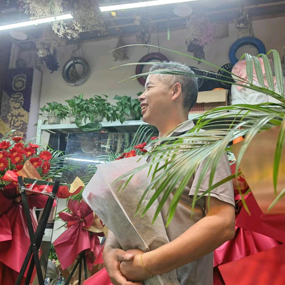 奎哥在昆明做开业花篮