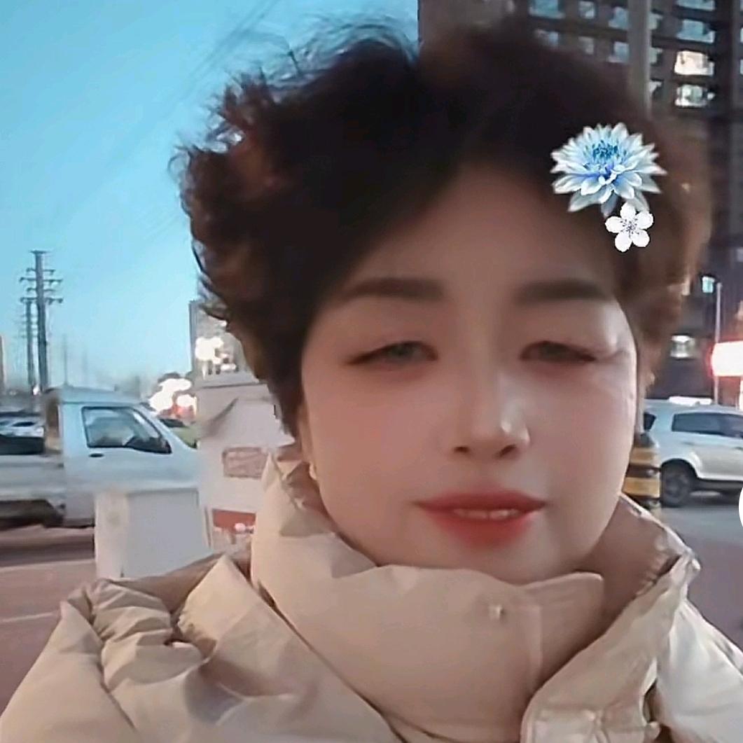 俩个宝贝的奶奶