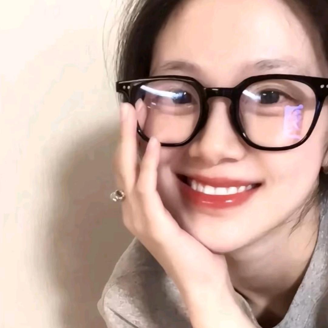 茹茹捡石頭｜镯朱砂玉石