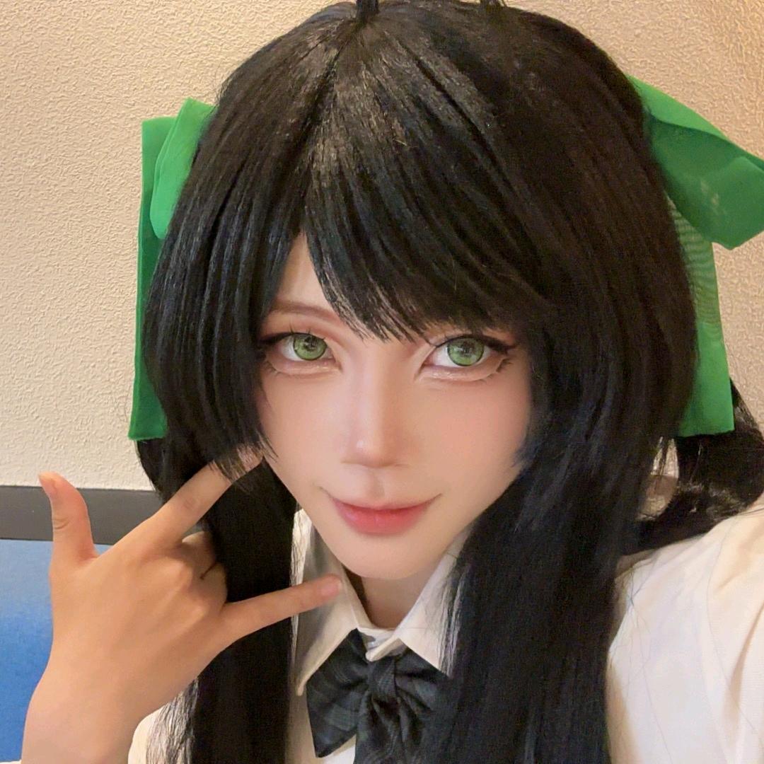 炸毛的绿色水母