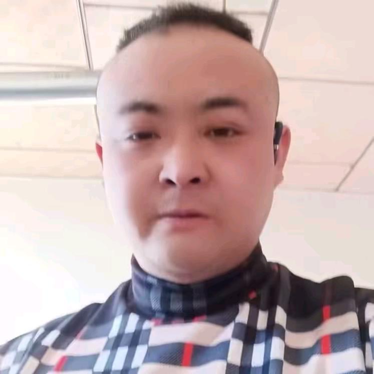 单亲爸爸一个女儿