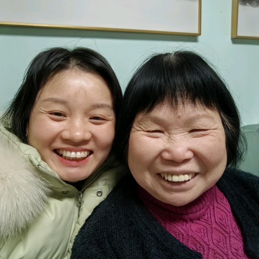小娥和婆婆的日常