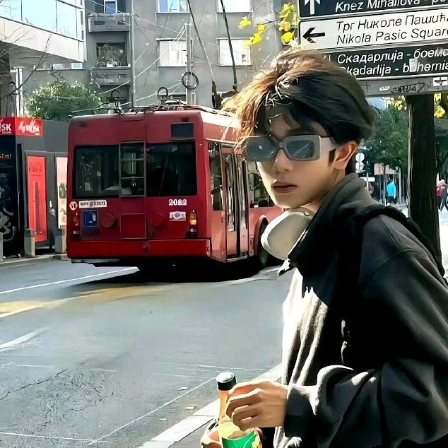 图图cos女仆勾引英俊爸