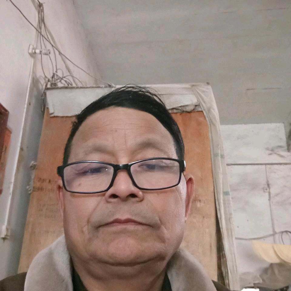 隔壁小张来了。