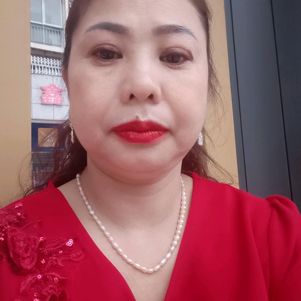 爰笑的美女