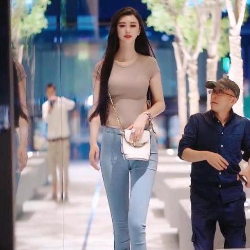 高个子女生吧