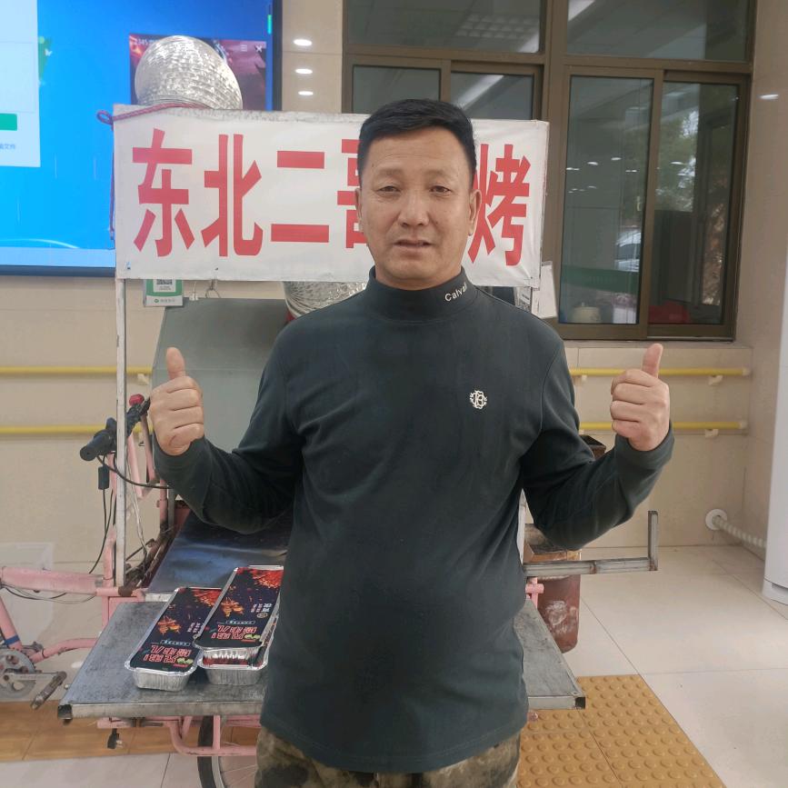 大东北二哥在泰州烤串