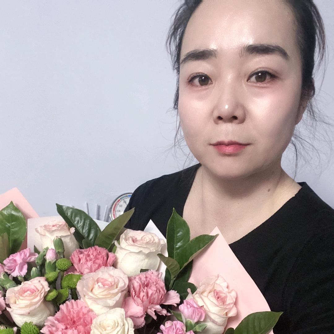 做铁锅炖的颖姐