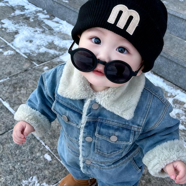 叼着奶瓶去泡妞🍼