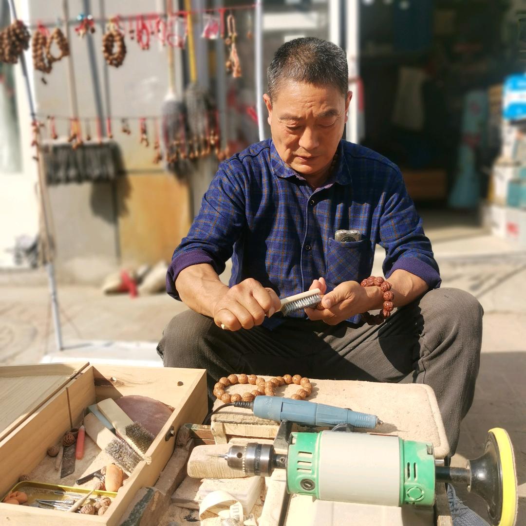 五河野生桃核雕刻