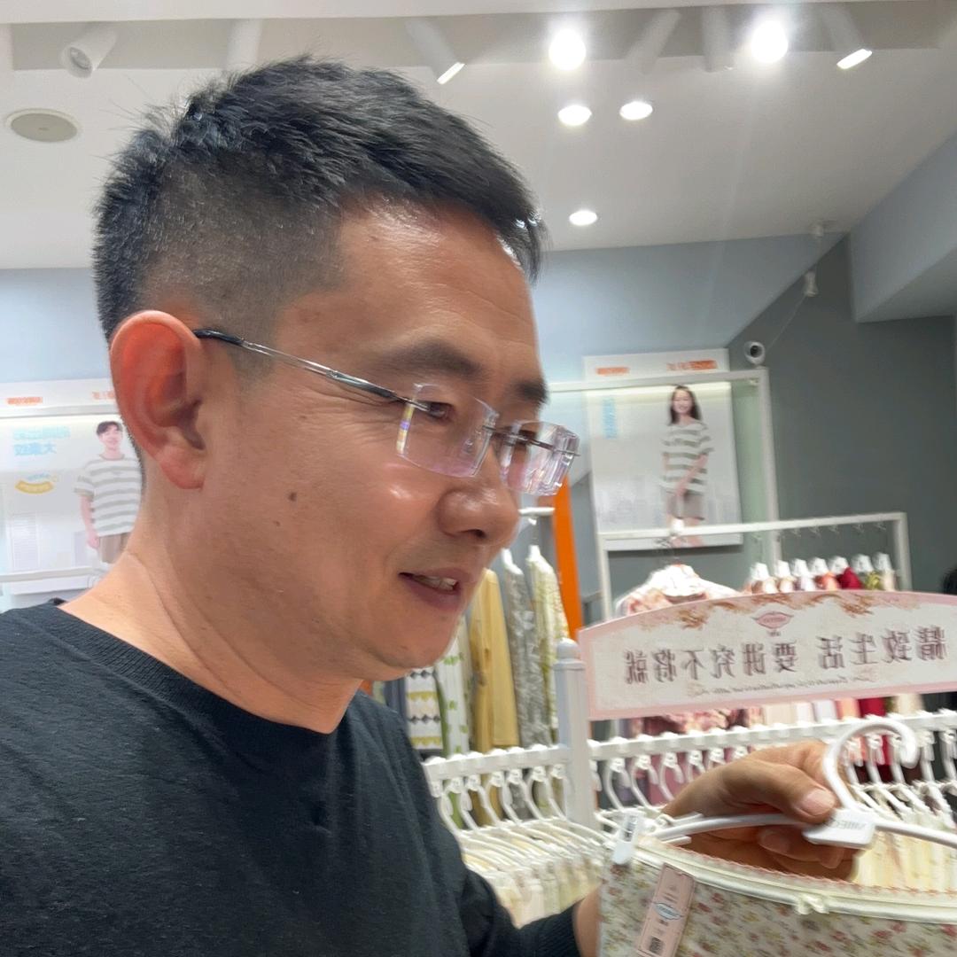 托县新一系内衣服饰店