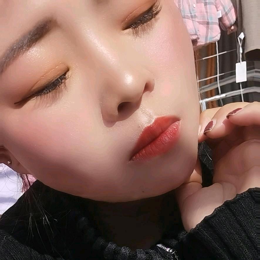 摆摊的小姐姐