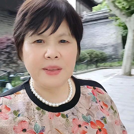 随缘居士小号（两点十分直播）