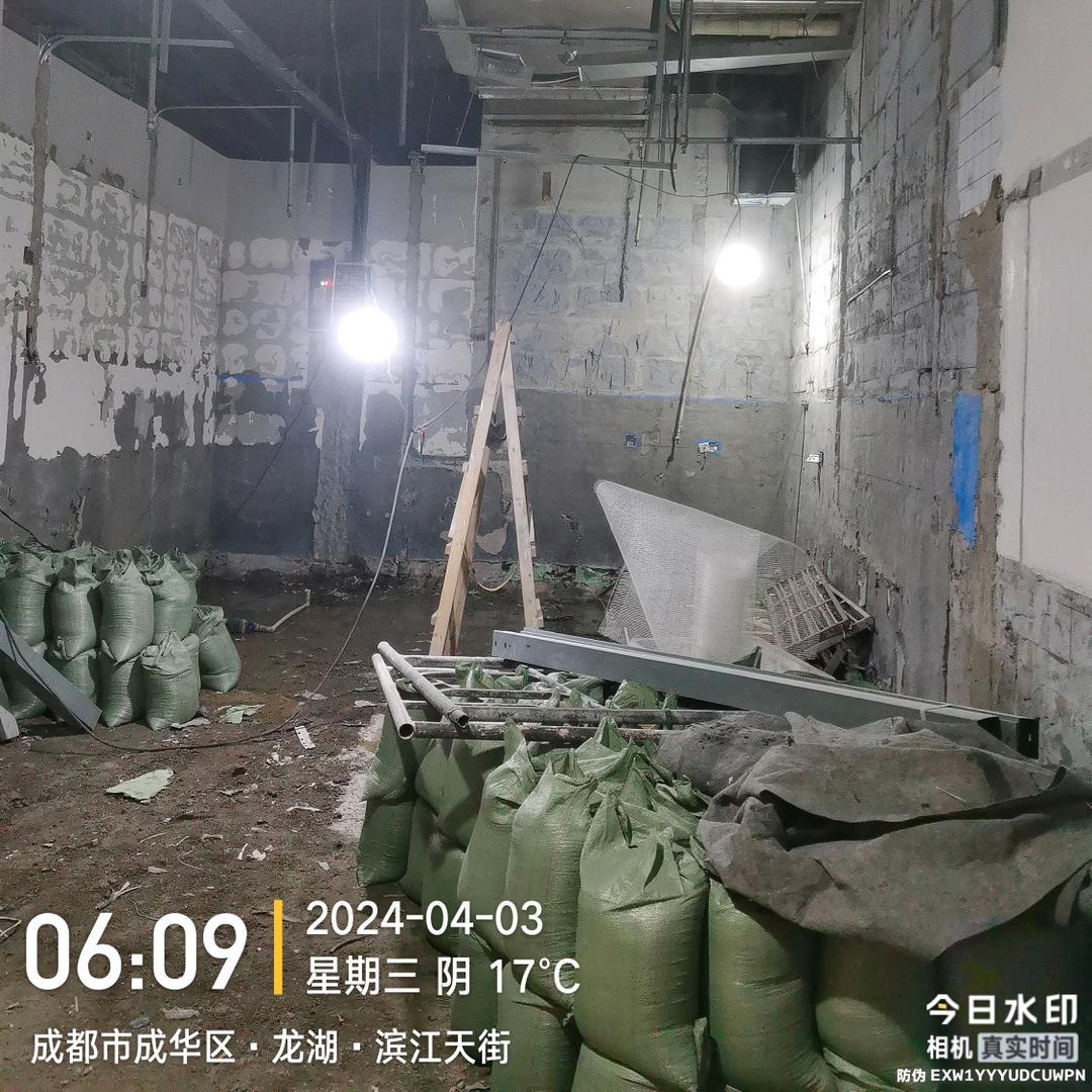 搬砖的男人