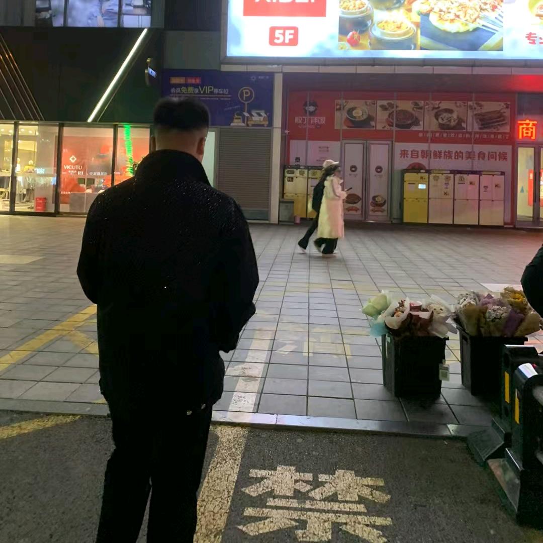 101酒吧营销经理小邵