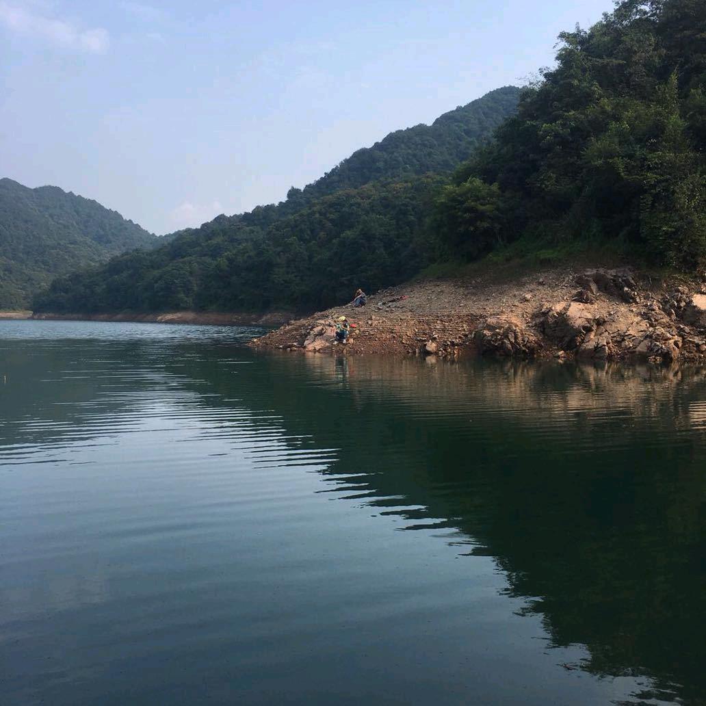 悠悠垂钓，钓尽江湖乐趣。（开心爆护）