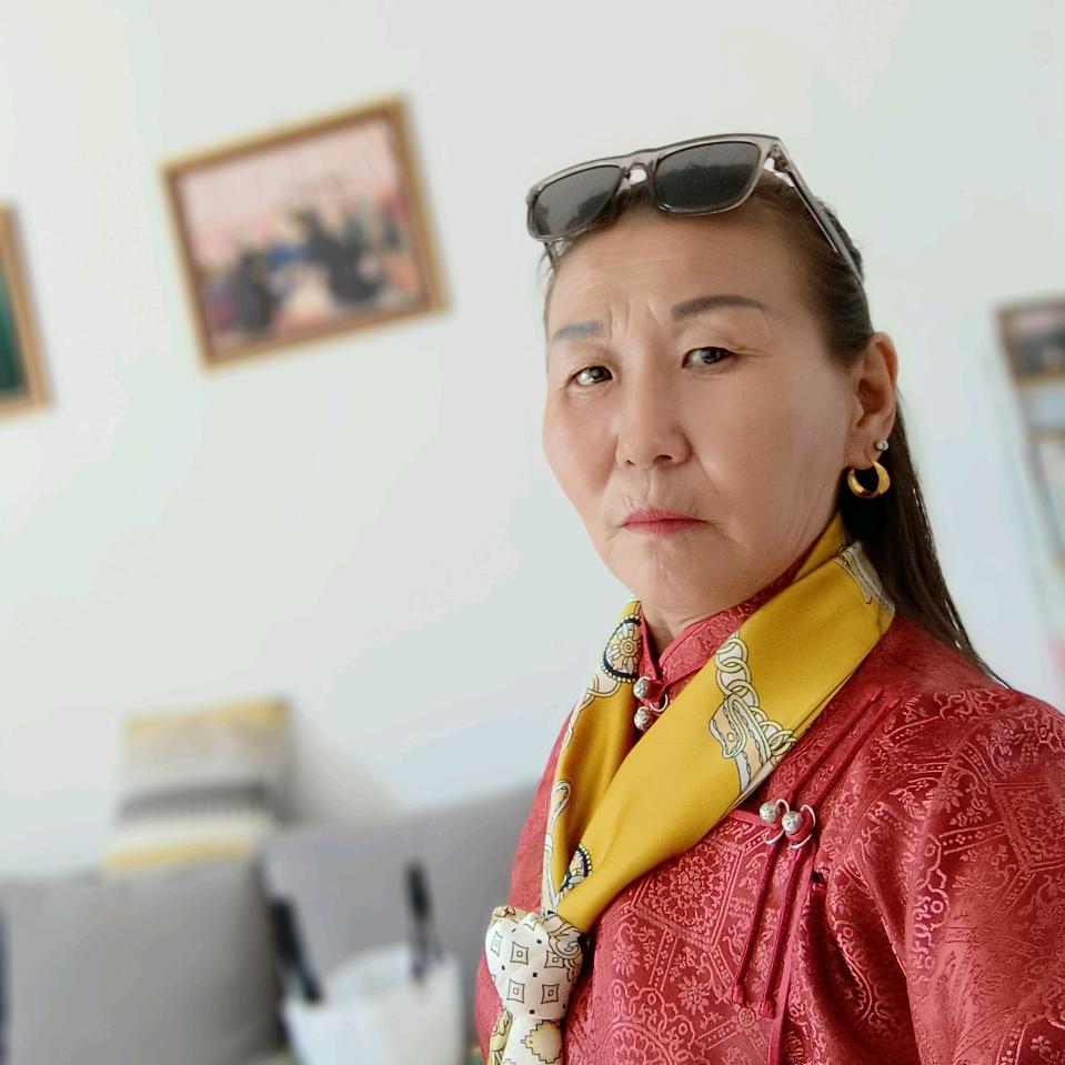 娜仁格日勒