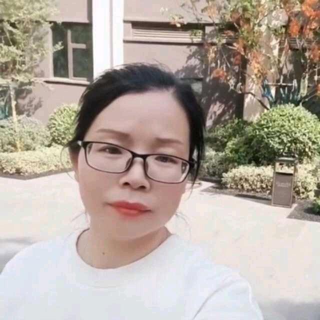 雷丽