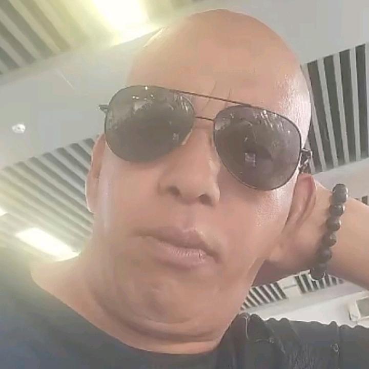 爱钓鱼的糟老头