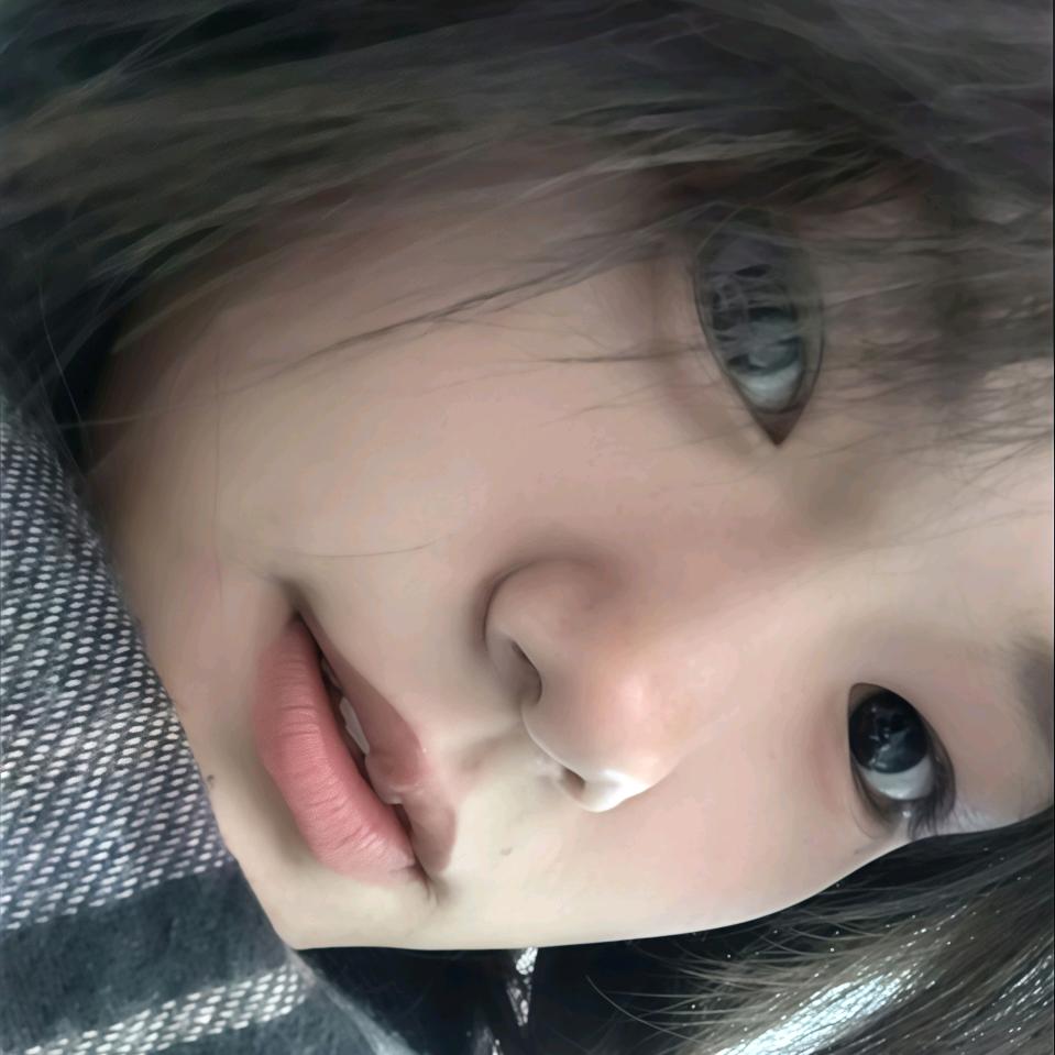 高圆圆.