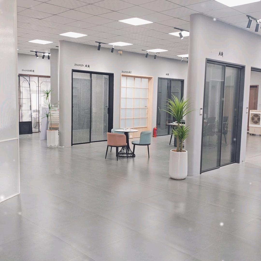 鹤壁展新玻璃门工厂