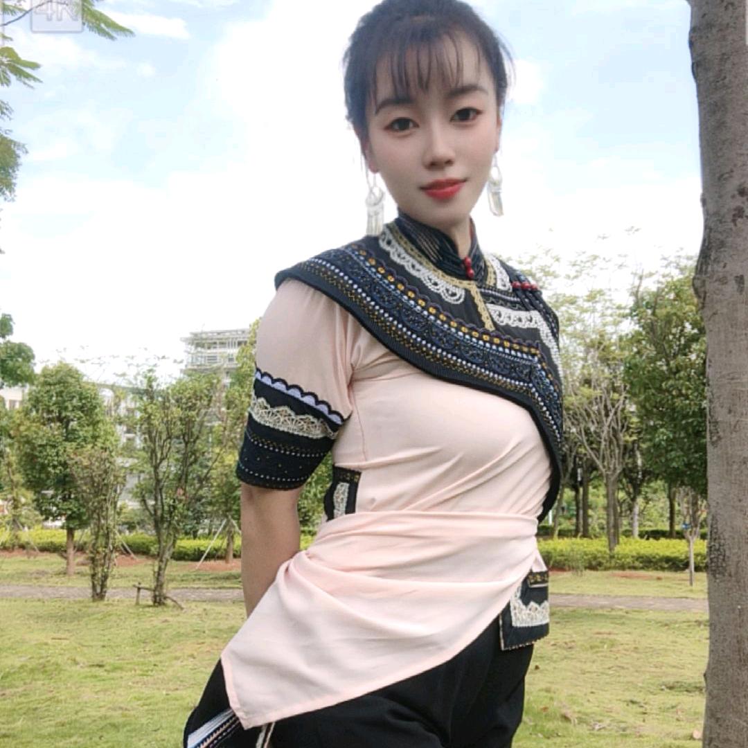 乔安修~Luo,妹妹