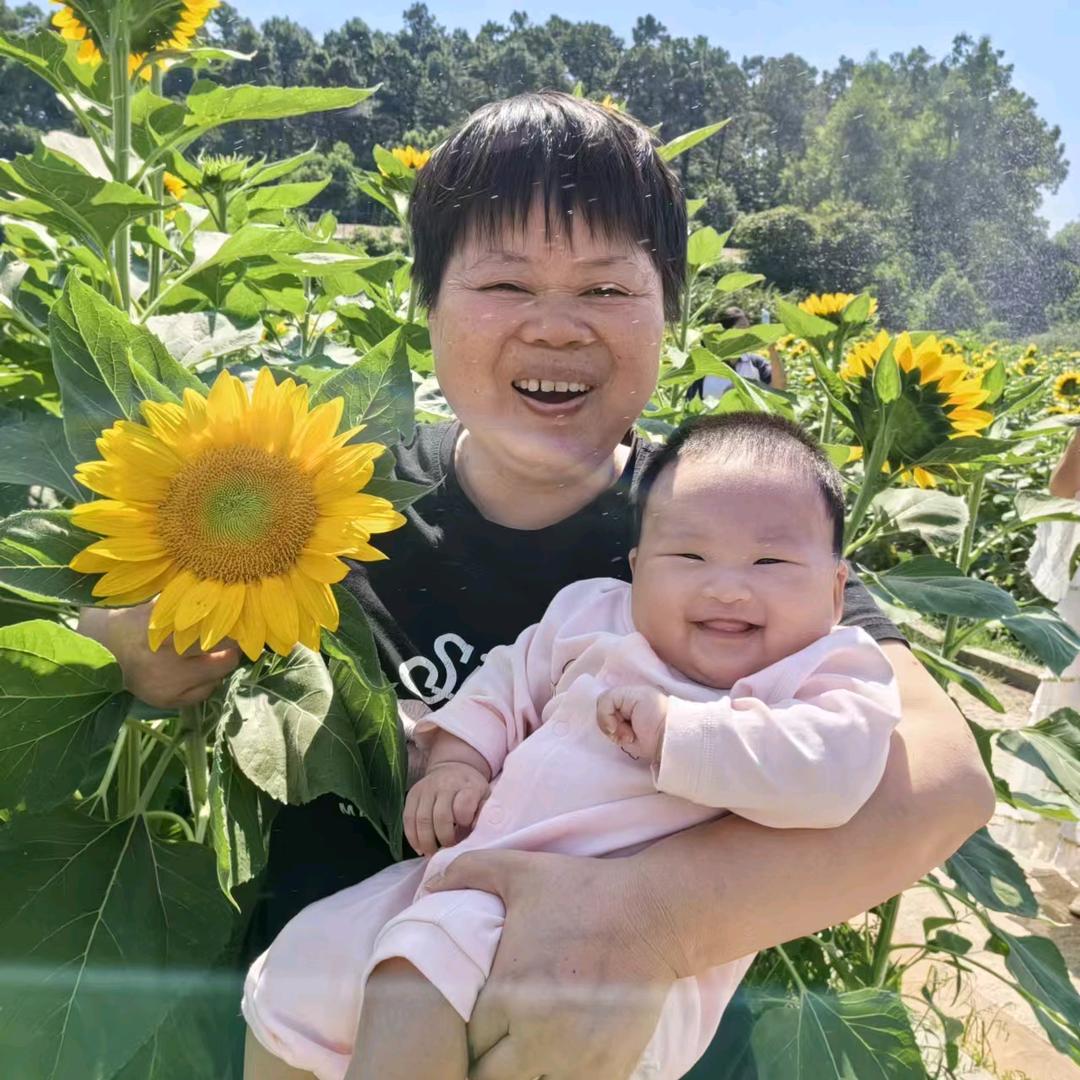 潋滟莲莲
