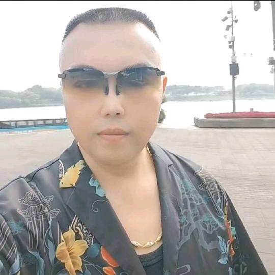 龙行天下