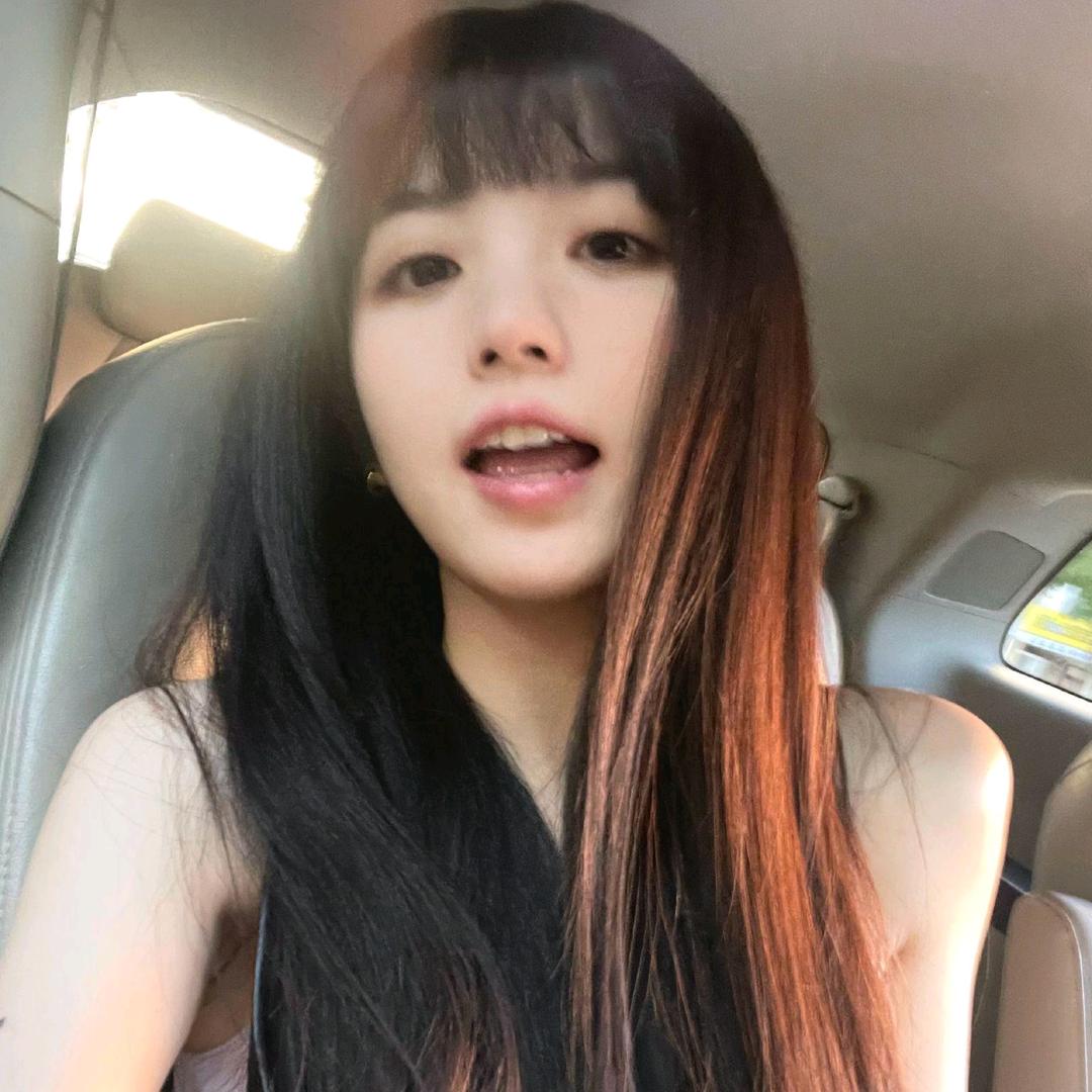 白裙转流光.
