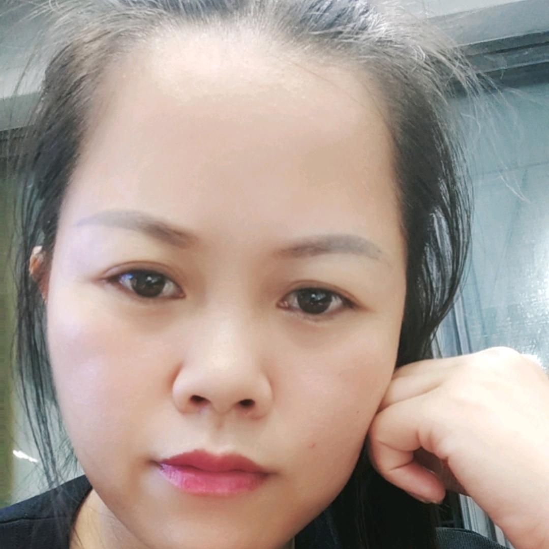 春里有个姑娘叫小芳