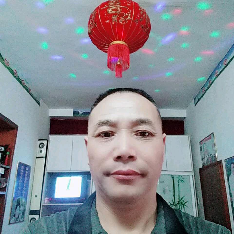 吴亮华，专业安装店面发光字