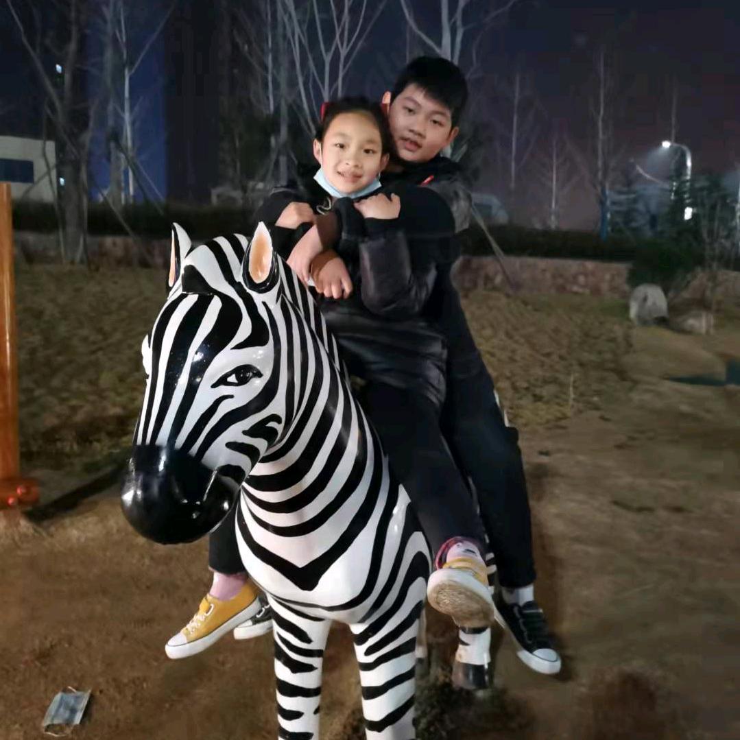 小美女和小帅哥