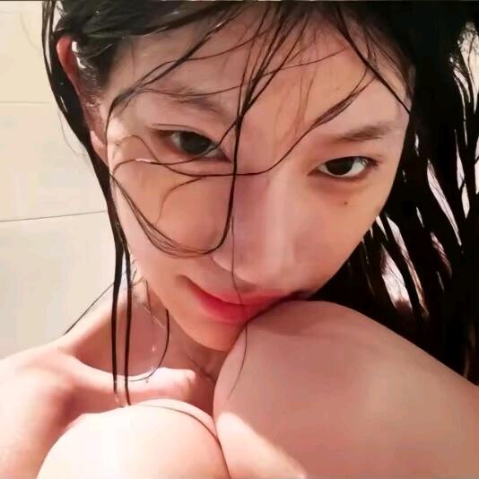 新月碰