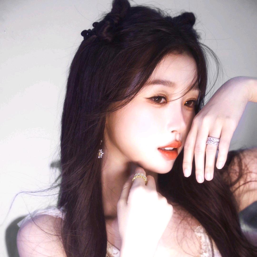 可爱的草莓味少女